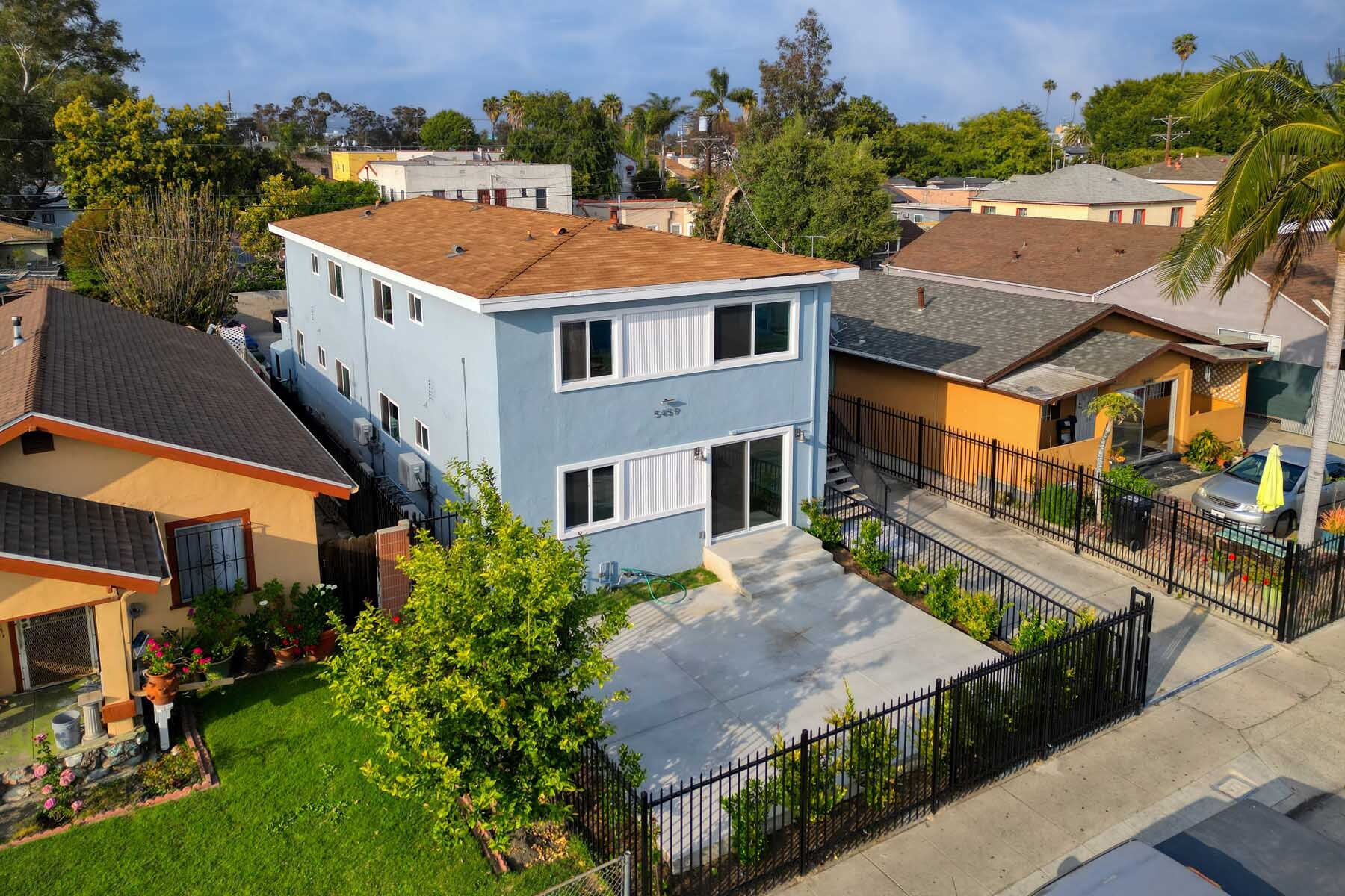 5459 Carlin St, Los Angeles, CA à vendre Photo de l’immeuble– Image 1 sur 24