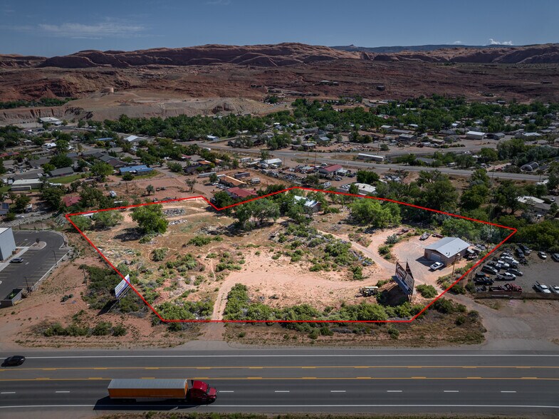 1431 Arnel Ln, Moab, UT à vendre - Photo de l’immeuble – Image 2 sur 31