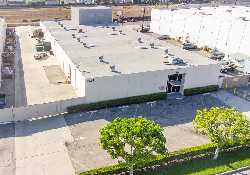 15535 Texaco Ave, Paramount, CA à vendre - Photo de l’immeuble – Image 1 sur 6