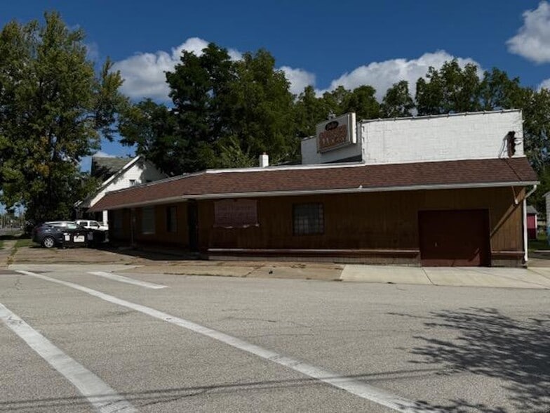 501 Lake Ave, Elyria, OH à vendre - Photo principale – Image 1 sur 13