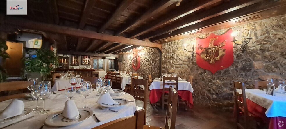 Local commercial dans Segovia, Segovia à vendre - Photo de l’immeuble – Image 3 sur 36