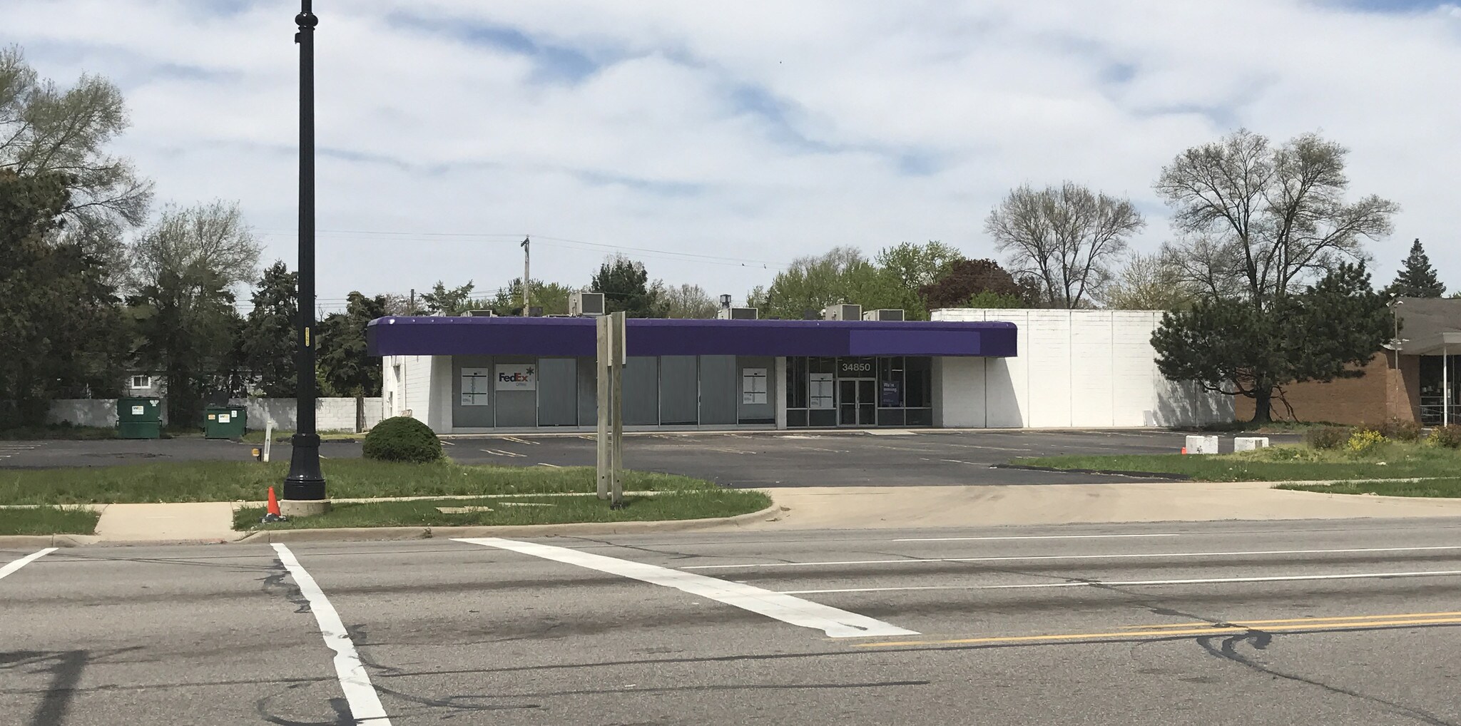 34850 Plymouth Rd, Livonia, MI à louer Photo principale– Image 1 sur 6