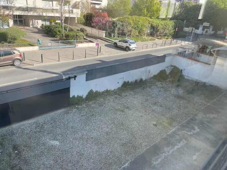 Local d'activités dans Courbevoie à vendre - Photo de l’immeuble – Image 3 sur 10