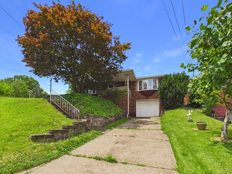 596 Upston St, McKeesport, PA à vendre - Photo principale – Image 1 sur 1