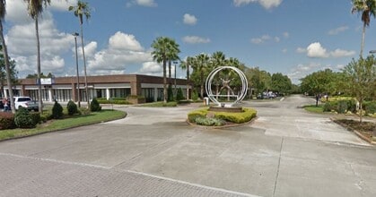 5483 W Waters Ave, Tampa, FL à louer Photo de l’immeuble– Image 1 sur 6