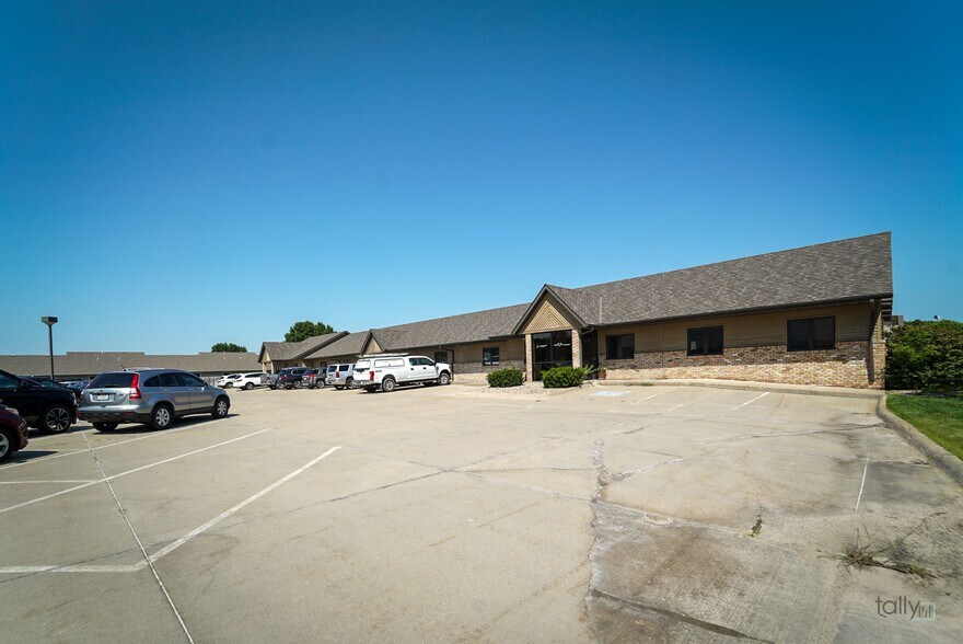 3032 W Stolley Park Rd, Grand Island, NE à louer - Photo de l’immeuble – Image 3 sur 34