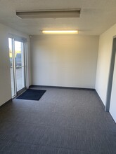 10705 205 St NW, Edmonton, AB à louer Photo de l’immeuble– Image 2 sur 4