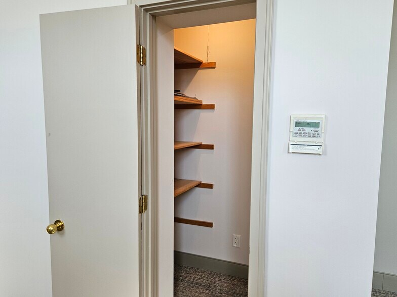 131 E Franklin St, Elkhart, IN à louer - Photo de l’immeuble – Image 3 sur 10