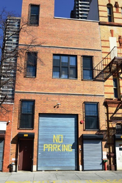 211 E 121st St, New York, NY à louer - Photo principale – Image 1 sur 10