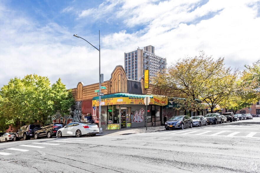 2050-2066 Wallace Ave, Bronx, NY à louer - Photo de l’immeuble – Image 1 sur 4