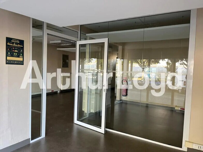 Bureau dans Bayeux à louer - Photo de l’immeuble – Image 1 sur 5