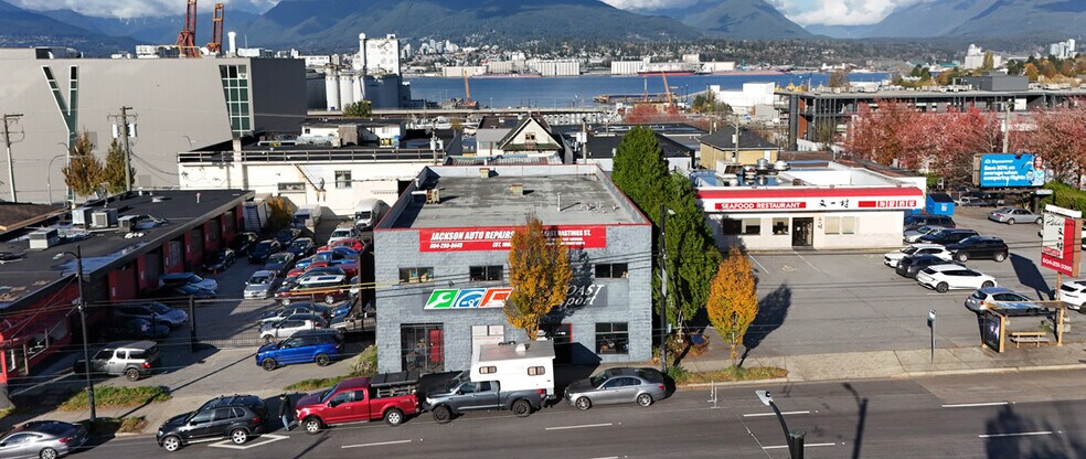 1881 E Hastings St, Vancouver, BC à vendre - Photo de l’immeuble – Image 2 sur 7