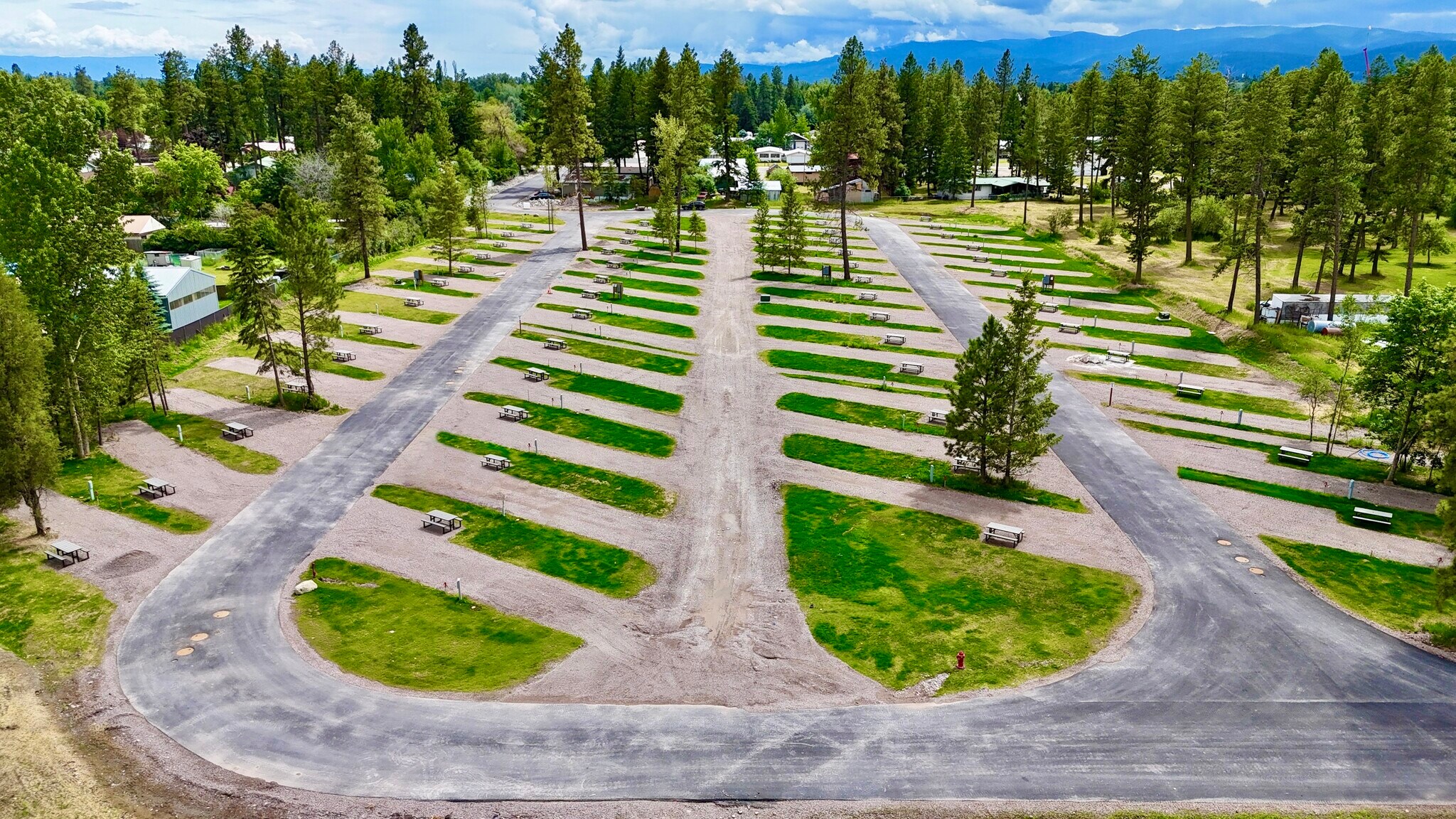 433 Ash Rd, Kalispell, MT à vendre Photo principale– Image 1 sur 39