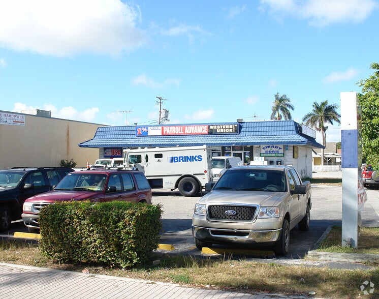 338 N Krome Ave, Homestead, FL à louer - Photo de l’immeuble – Image 2 sur 2