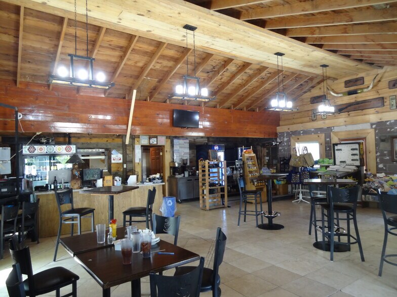 2371 US 395 Hwy, Olancha, CA à vendre - Photo de l’immeuble – Image 2 sur 32