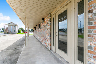 8656 Highway 23, Belle Chasse, LA à louer Photo de l’immeuble– Image 2 sur 15