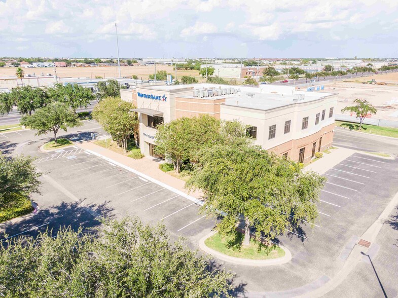 1524 N Mccoll St, McAllen, TX à louer - Photo de l’immeuble – Image 2 sur 5