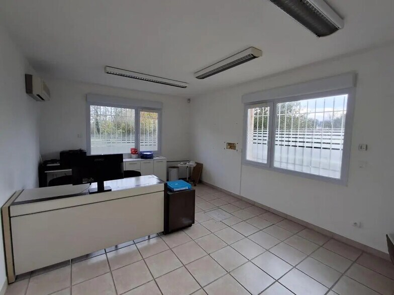 Local d'activités dans Marlieux à vendre - Photo de l’immeuble – Image 2 sur 7