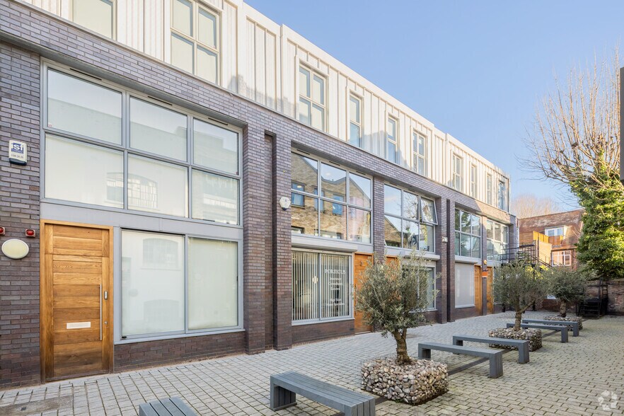 Turnham Green Terrace Mews, Londres à vendre - Photo de l’immeuble – Image 2 sur 21