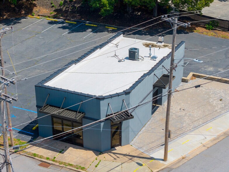 131 Oak St, High Point, NC à louer - Photo de l’immeuble – Image 2 sur 6