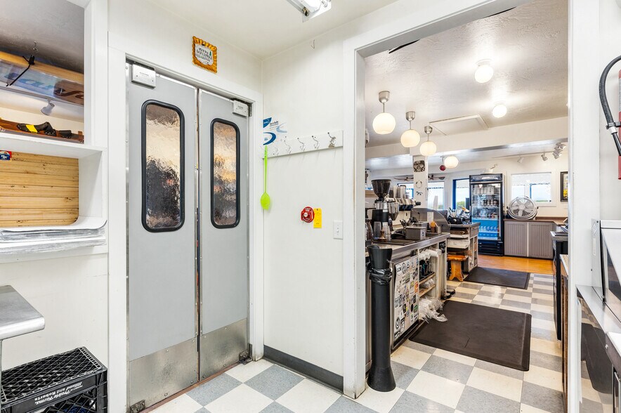 4113 Main St, Fish Creek, WI à vendre - Photo de l’immeuble – Image 2 sur 128