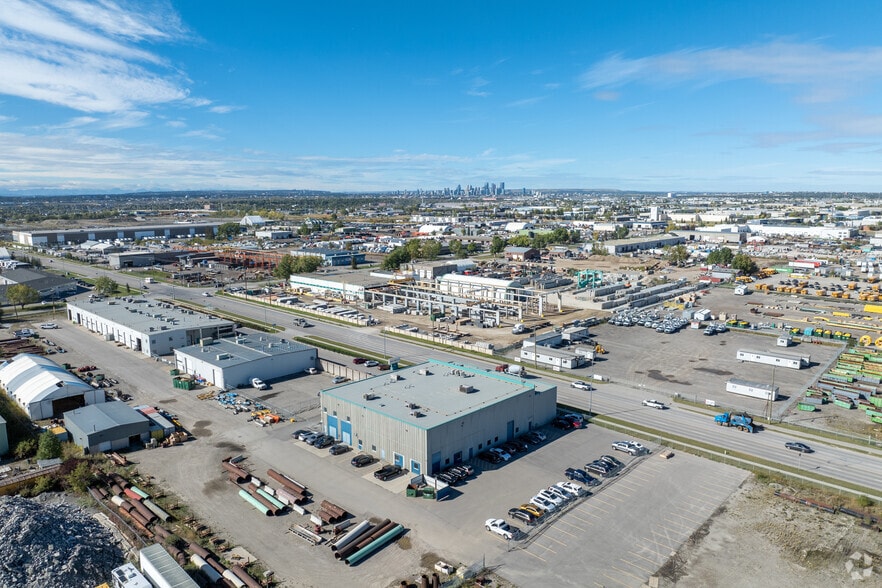4839 90th Ave SE, Calgary, AB à vendre - Aérien – Image 2 sur 5