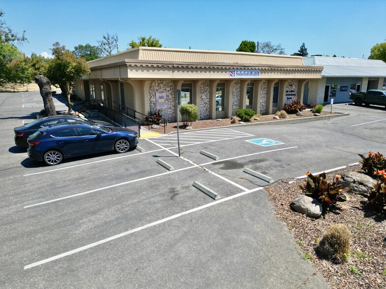 572 Rio Lindo Ave, Chico, CA à louer - Photo de l’immeuble – Image 2 sur 8