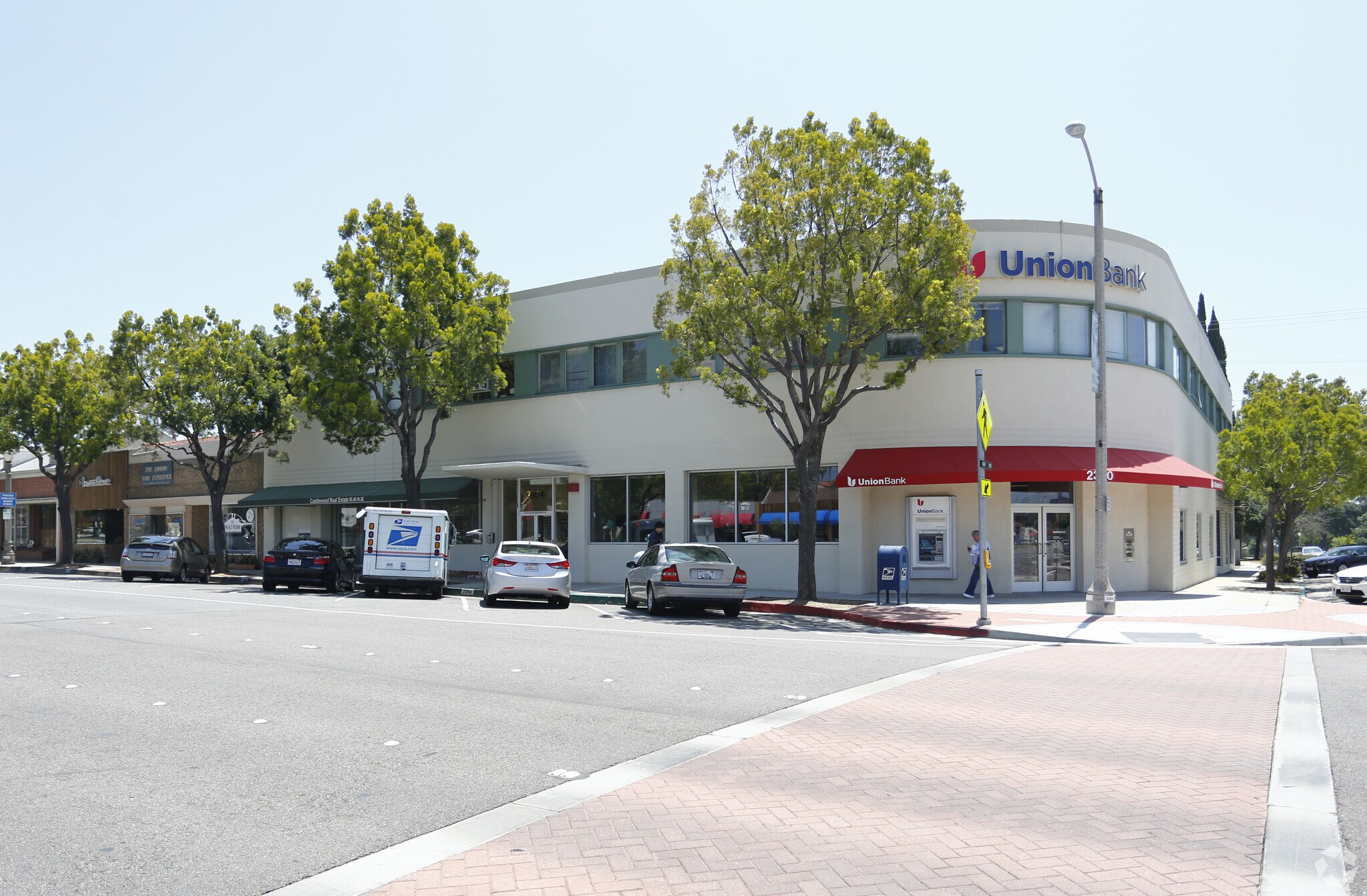 2300-2316 Huntington Dr, San Marino, CA à louer Photo principale– Image 1 sur 11