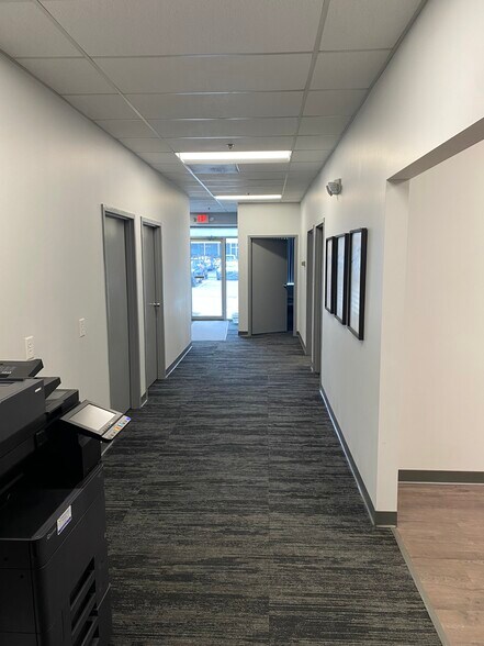 7630-7650 First Pl, Oakwood Village, OH à louer - Photo intérieure – Image 3 sur 5