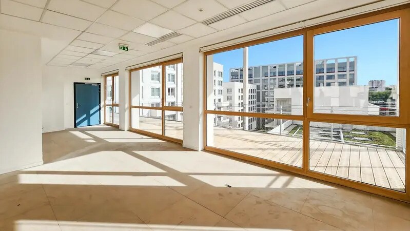 Bureau dans Ivry-sur-Seine à louer - Photo de l’immeuble – Image 2 sur 9