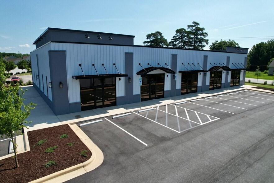 982 Adams Point Dr, Garner, NC à louer - Photo de l’immeuble – Image 3 sur 12