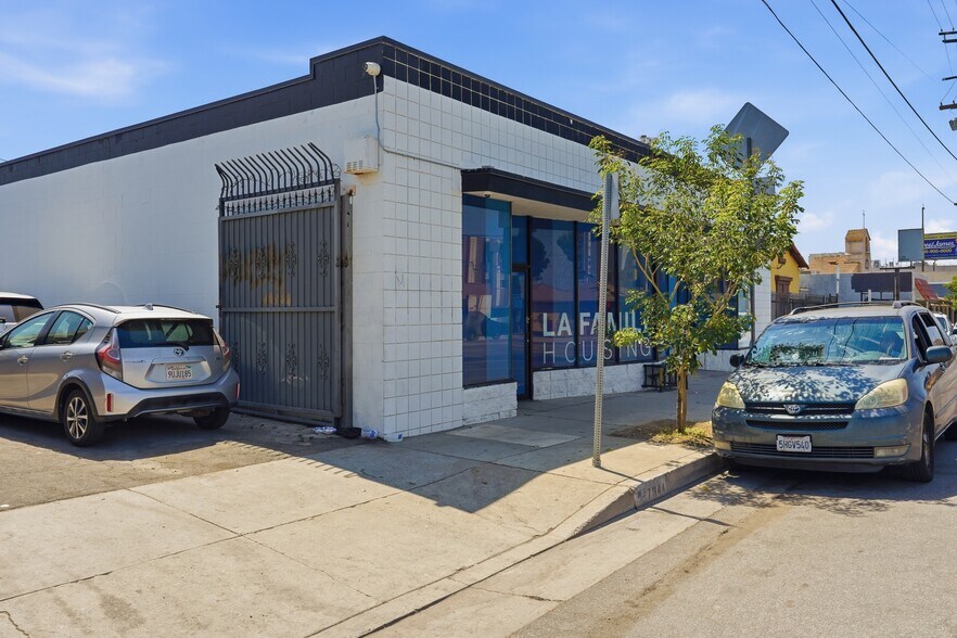 7842 Lankershim Blvd, North Hollywood, CA à vendre - Photo de l’immeuble – Image 2 sur 18