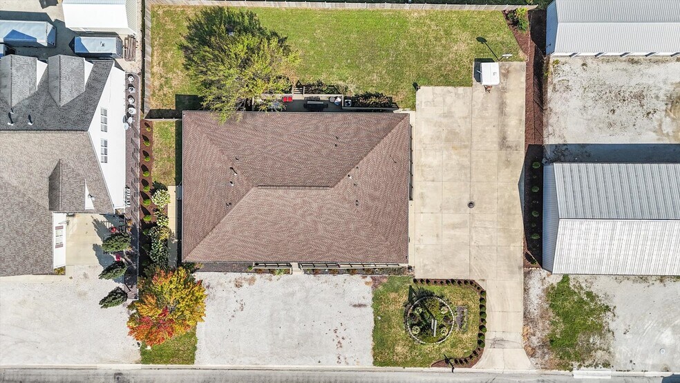 808 N 3rd St, Saint Joseph, IL à vendre - Photo de l’immeuble – Image 3 sur 45