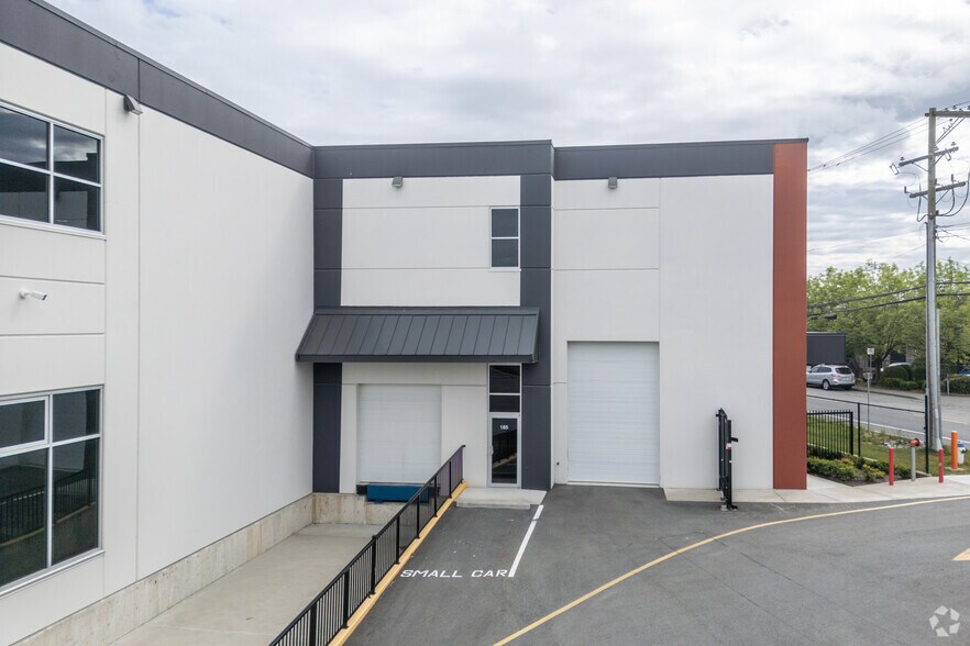 2325 Peardonville Rd, Abbotsford, BC à louer - Photo de l’immeuble – Image 3 sur 4