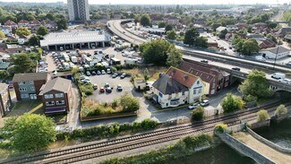 Plus de détails pour 61 Test Lane, Southampton - Local commercial à louer