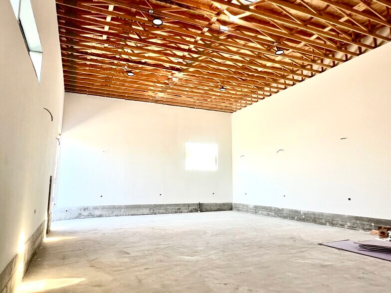 1315 Cota Ave, Long Beach, CA à louer - Photo de l’immeuble – Image 1 sur 13