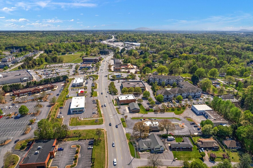 2931 N Center St, Hickory, NC à vendre - Photo de l’immeuble – Image 3 sur 40