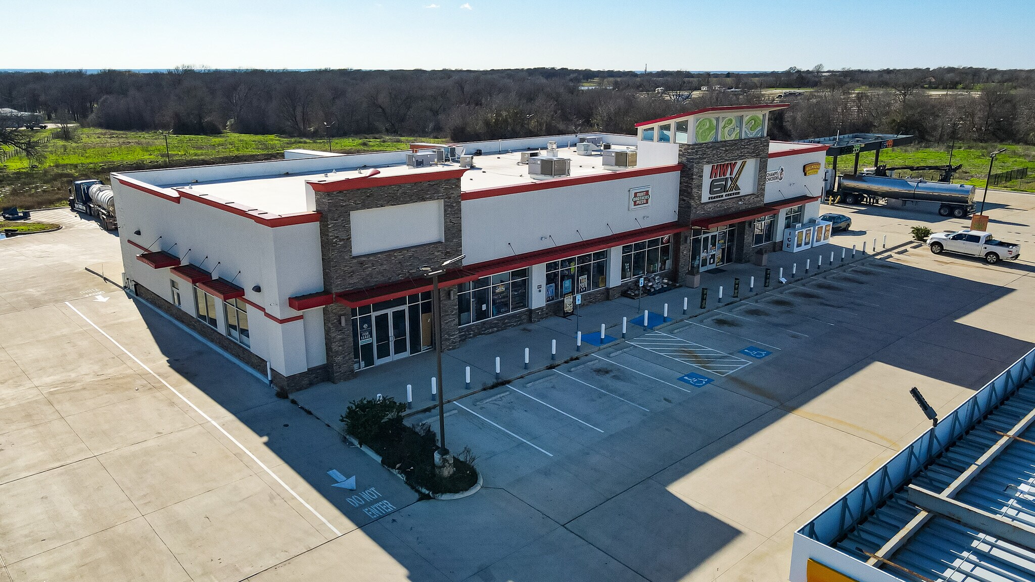 13244 S State Highway 6, Bryan, TX à louer Photo principale– Image 1 sur 5