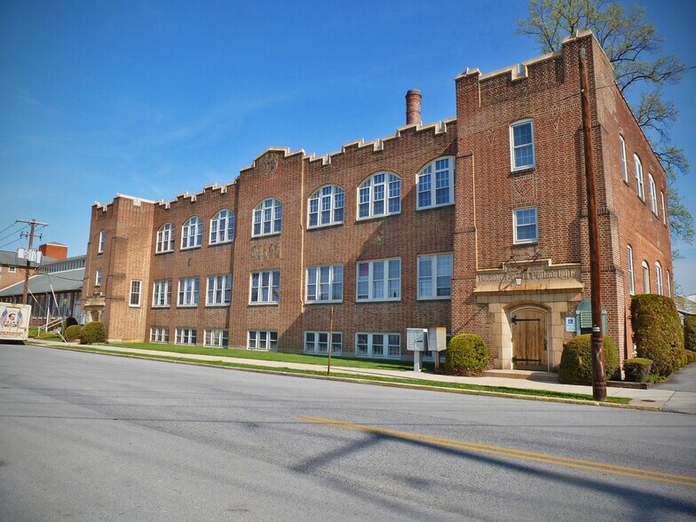 401 E Louther St, Carlisle, PA à louer - Photo de l’immeuble – Image 1 sur 8