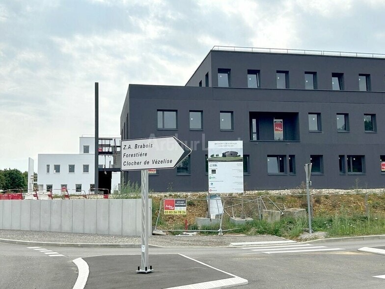Bureau dans Chavigny à louer - Photo de l’immeuble – Image 2 sur 8