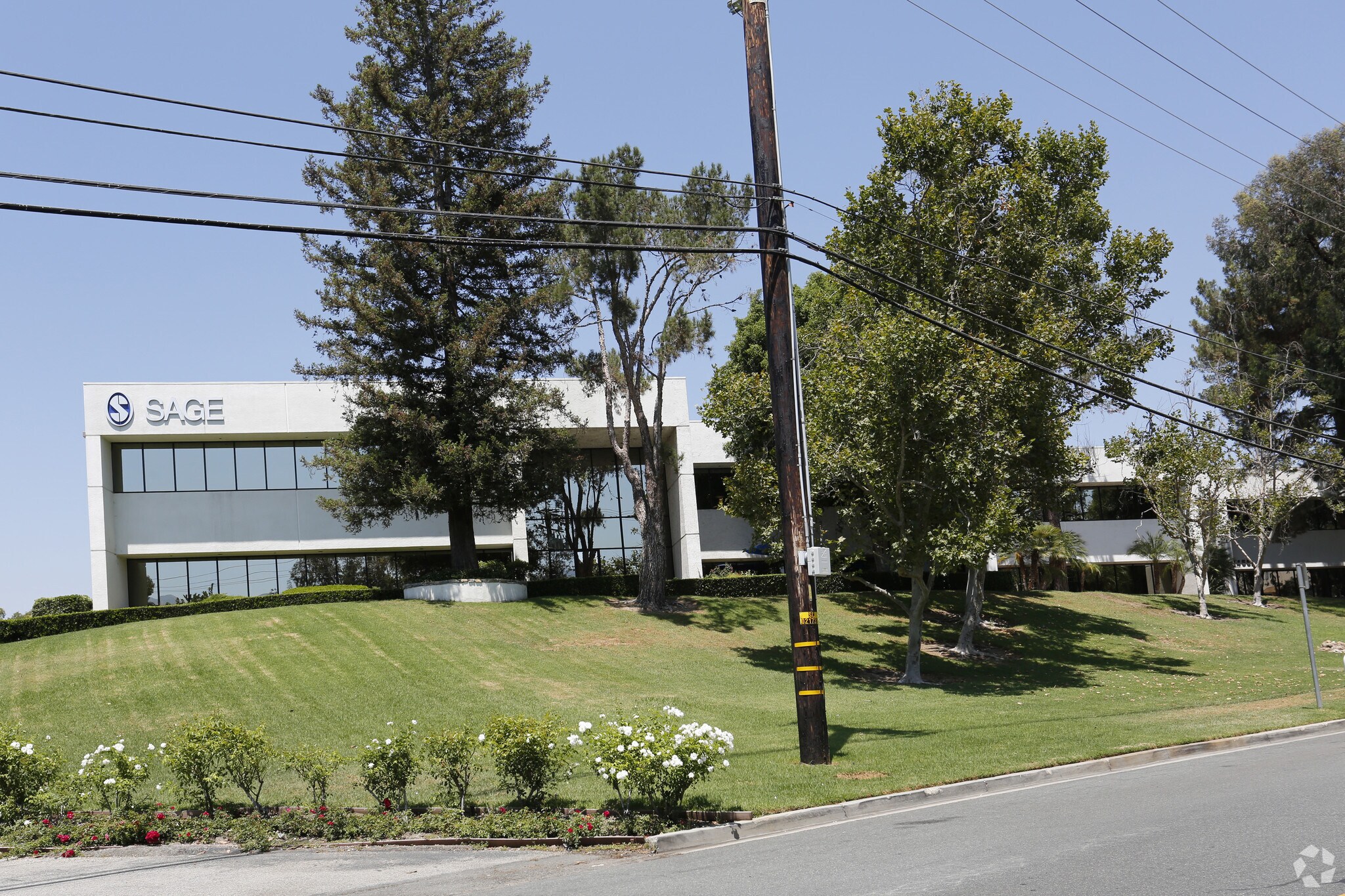 2455 Teller Rd, Thousand Oaks, CA à louer Photo principale– Image 1 sur 20
