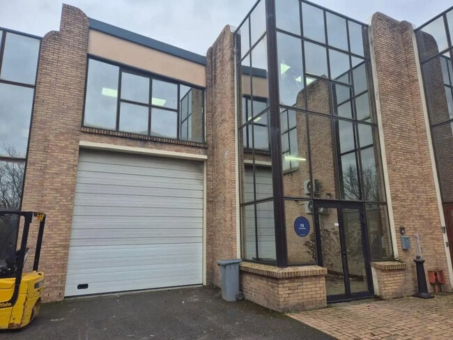 Plus de détails pour Bureau, Industriel/Logistique à louer