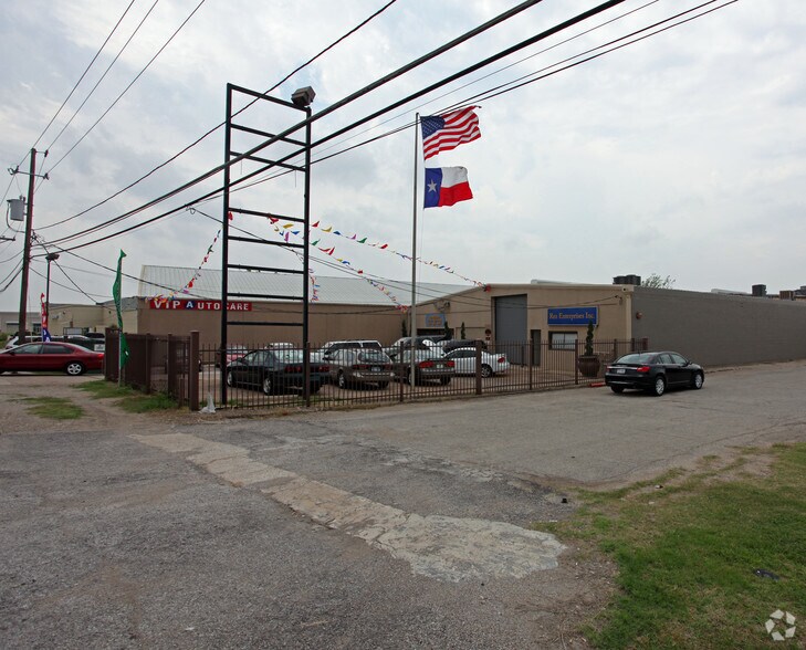 11603-11607 Denton Dr, Dallas, TX à louer - Photo de l’immeuble – Image 2 sur 26