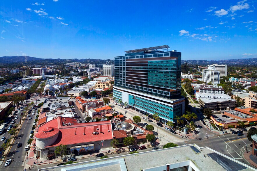 1100 Glendon Ave, Los Angeles, CA à louer - Photo de l’immeuble – Image 2 sur 4