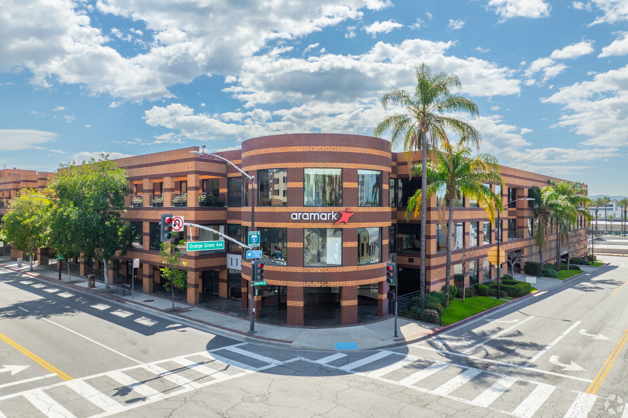 115 N 1st St, Burbank, CA à louer Photo principale– Image 1 sur 20