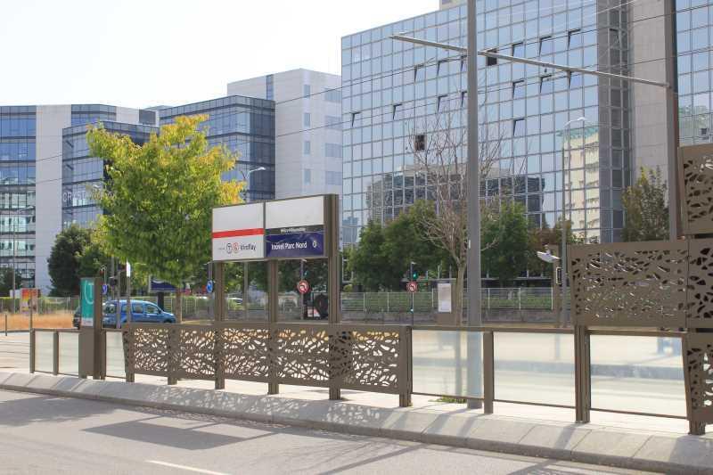 18 Rue Grange Dame Rose, Vélizy-Villacoublay à louer - Photo de l’immeuble – Image 2 sur 20