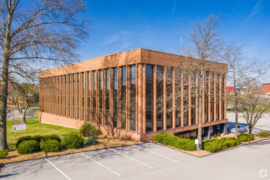 745 Craig Rd, Creve Coeur, MO à louer - Photo de l’immeuble – Image 1 sur 2