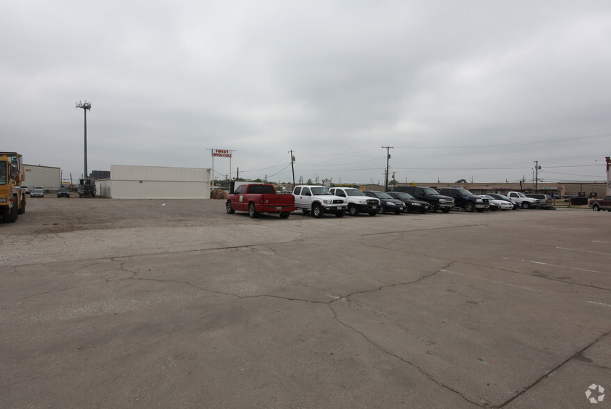 2630 Royal Ln, Dallas, TX à vendre - Photo de l’immeuble – Image 2 sur 3