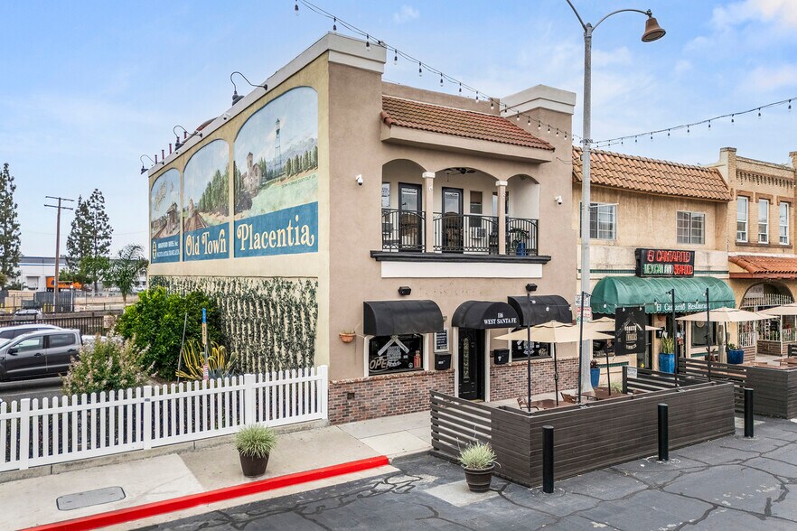 116 W Santa Fe Ave, Placentia, CA à vendre - Photo de l’immeuble – Image 1 sur 44