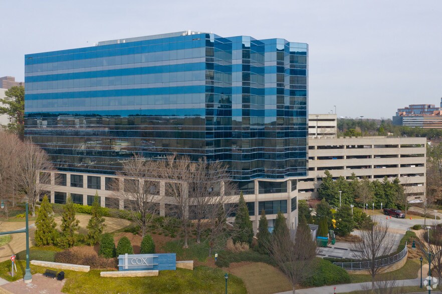 6325 Peachtree Dunwoody Rd, Atlanta, GA à louer - Photo de l’immeuble – Image 1 sur 10
